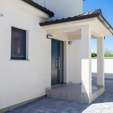 Lovely In Tatil Evi Marčana