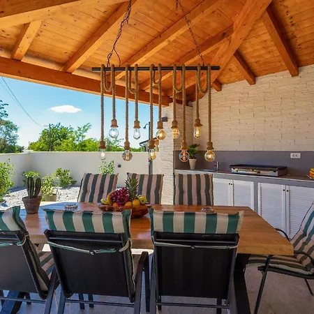 4 Bedroom Cozy In Hébergement de vacances