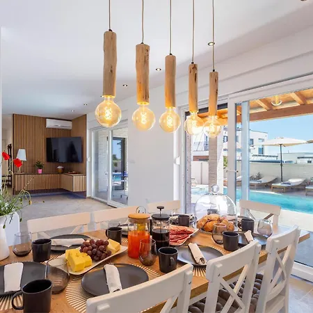 4 Bedroom Cozy In 度假居