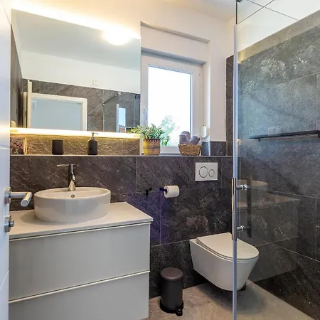 度假居 4 Bedroom Cozy In *