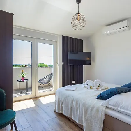 4 Bedroom Cozy In * Marčana